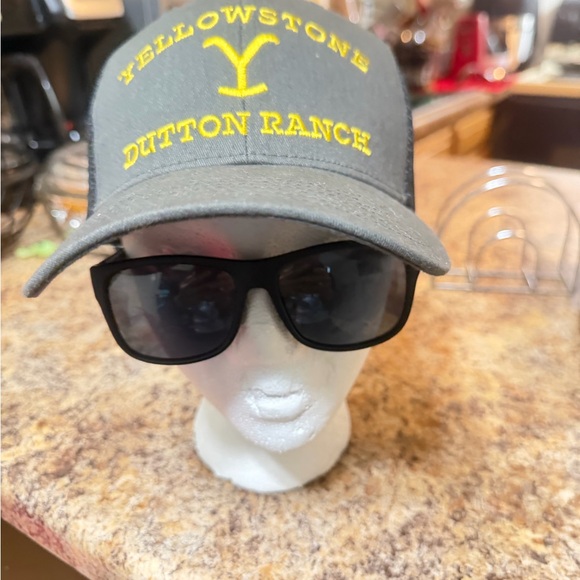 Gray Cap - Picture 2 of 9